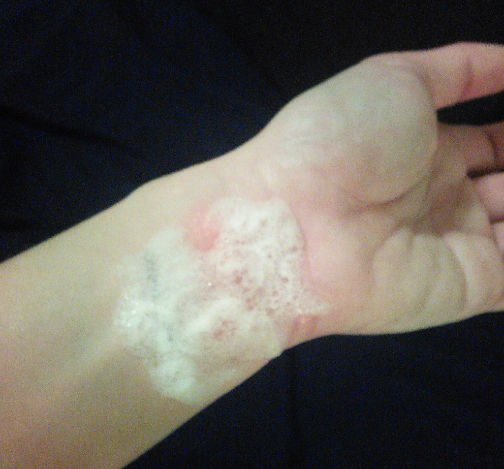 Foaming action of Missha bubble cleanser