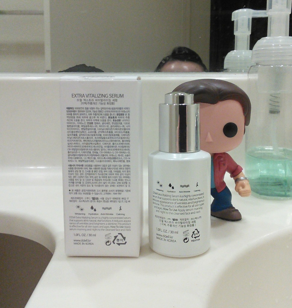Back of DD'ell Extra Vitalizing Serum box and bottle