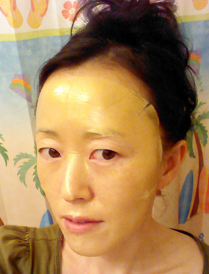 Wearing Banila Co Miss Flower & Mr Honey hydrogel mask