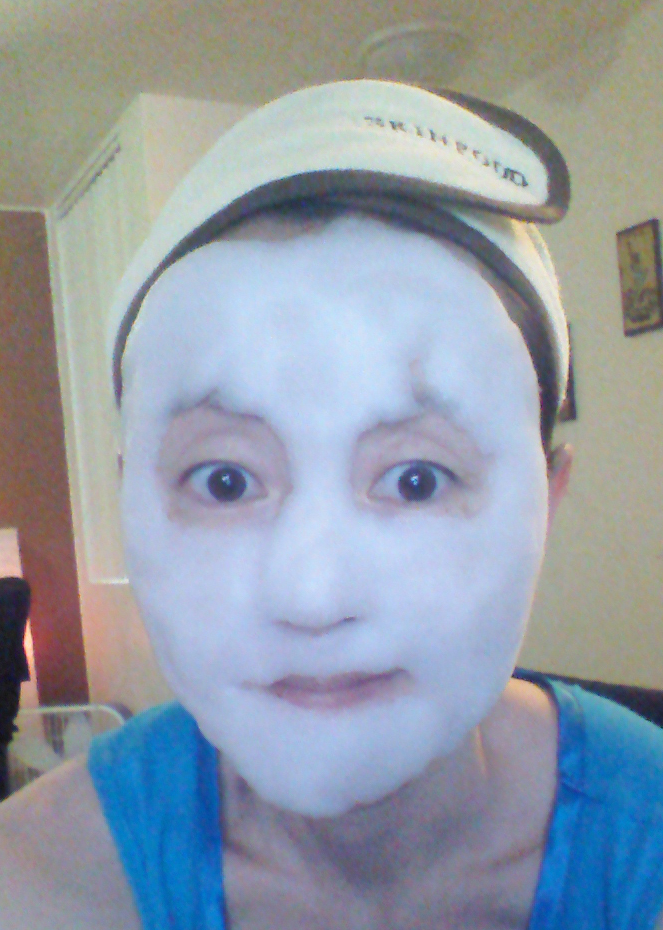 After applying Su:m37 White Award Bubble Detox Mask