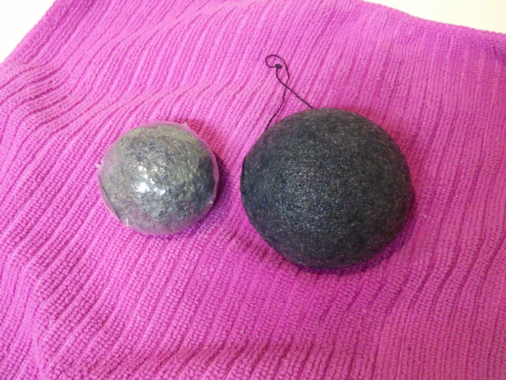 Dry vs. wet konjac sponge