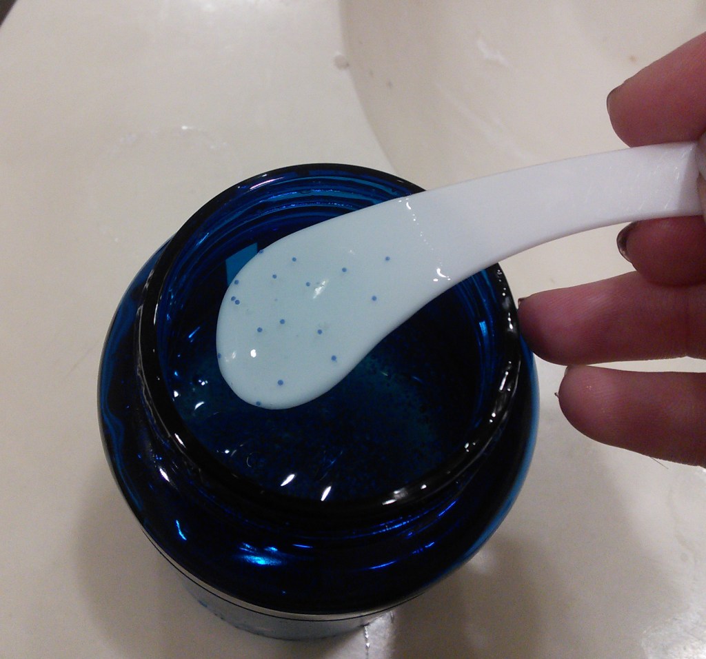 Scinic Aqua All In One Ampoule texture