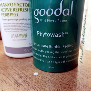 How to exfoliate with scrubs