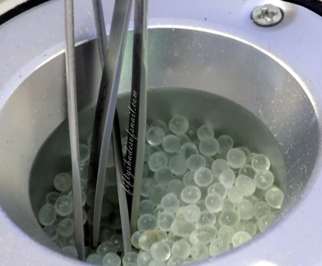 Tweezer sterilizer for eyelash extensions