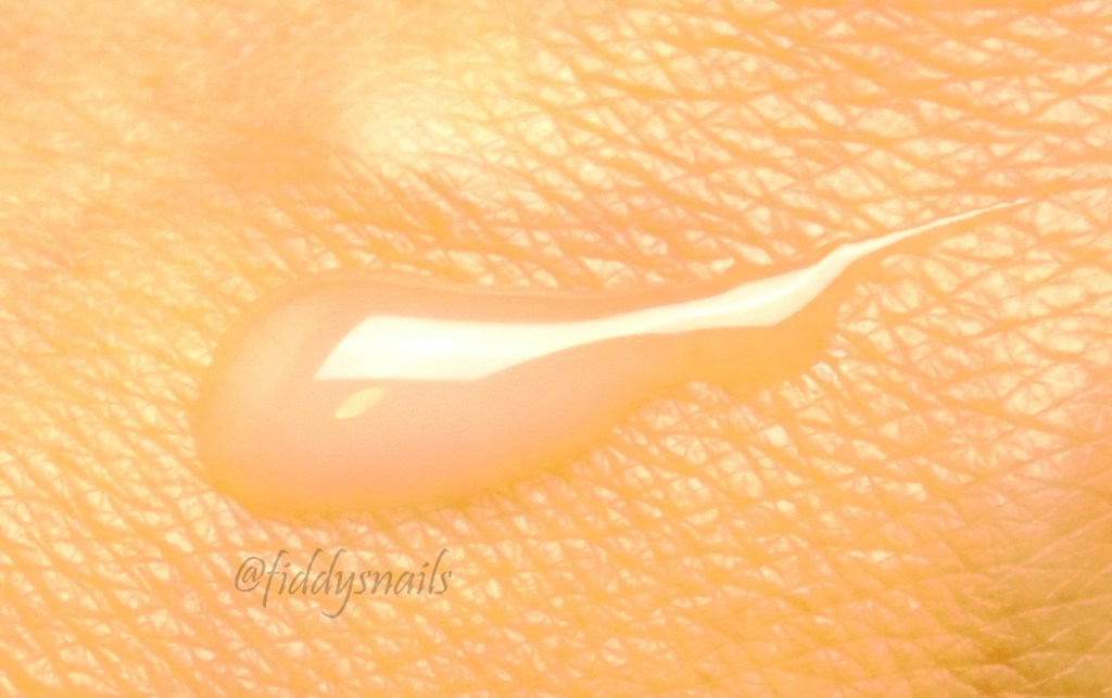 Olivarrier Dual moist hyaluron Essence consistency